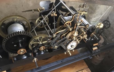 Visite du mécanisme de la Tour de l'horloge de Burzet