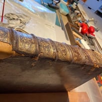 Démonstration restauration livres anciens