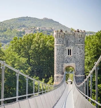 Rochemaure : visite guidée de la passerelle himalayenne