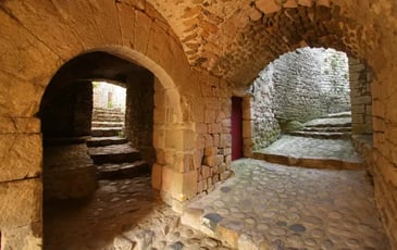 Visite guidée et commentée du vieux Lanas